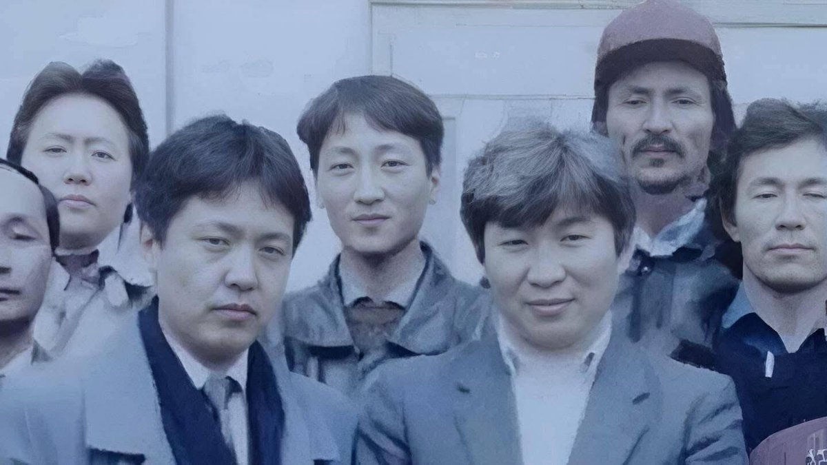 +Баярцогт, Сайханбилэг.. МАН-д өнгөрсөнд, одоод ийм залуус байна уу, байсан уу?
Ад үзэгдэл зориг эдэнд бсан. Гэтэл МАН-ын залуу коммунистууд ганц коммент даахгүй шалчигнах. Магад 50, 100 жилийн дараа сайн цаг ирэхэд хөшөө дурсгал нь босох бизээ