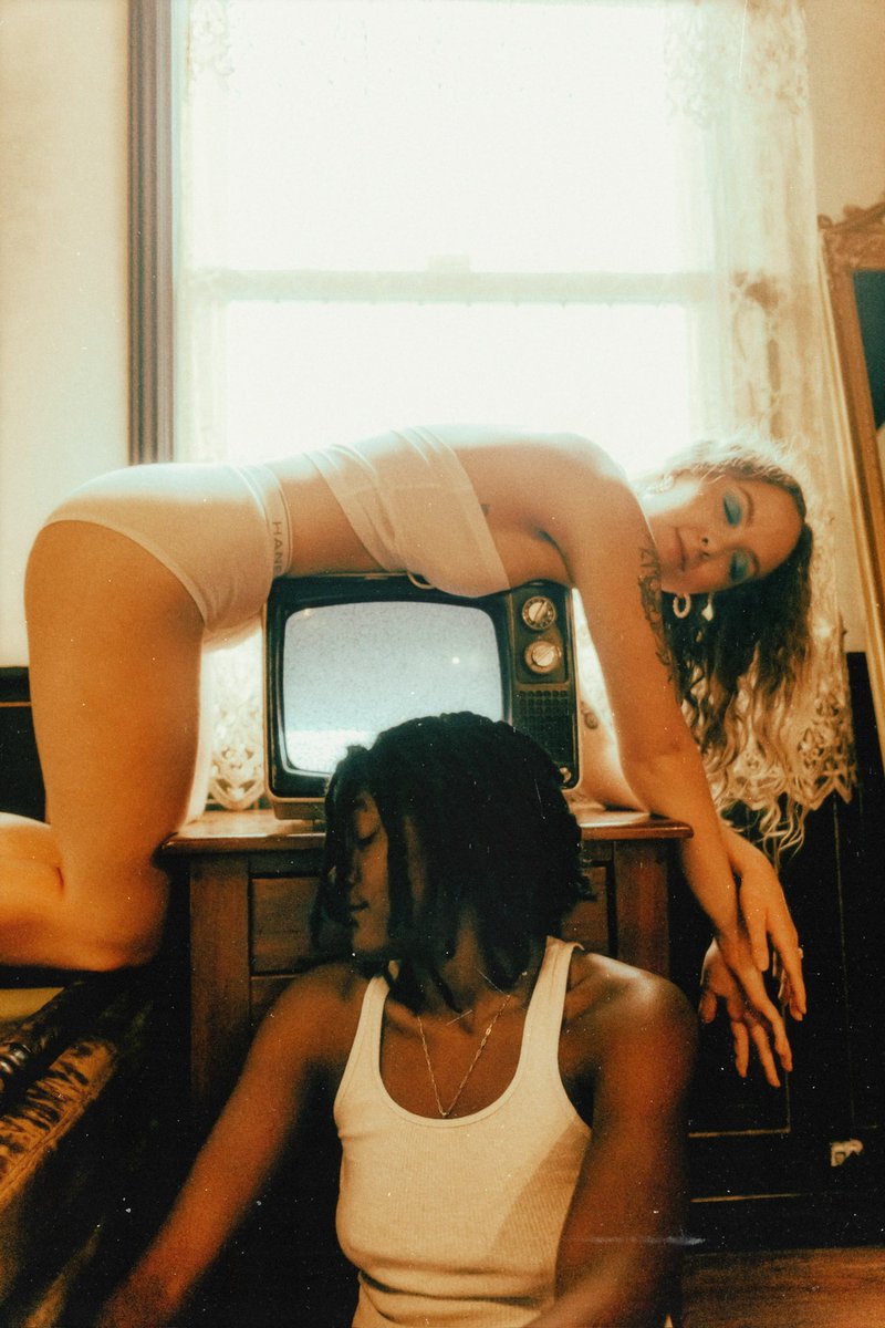 laurks3's tweet photo. To the girlies who create content- I’ll be in Chicago in January and need models! If you create fashion content, spicy content, or just want to have a studio sesh- hmu https://t.co/eEqb9vmpzj
