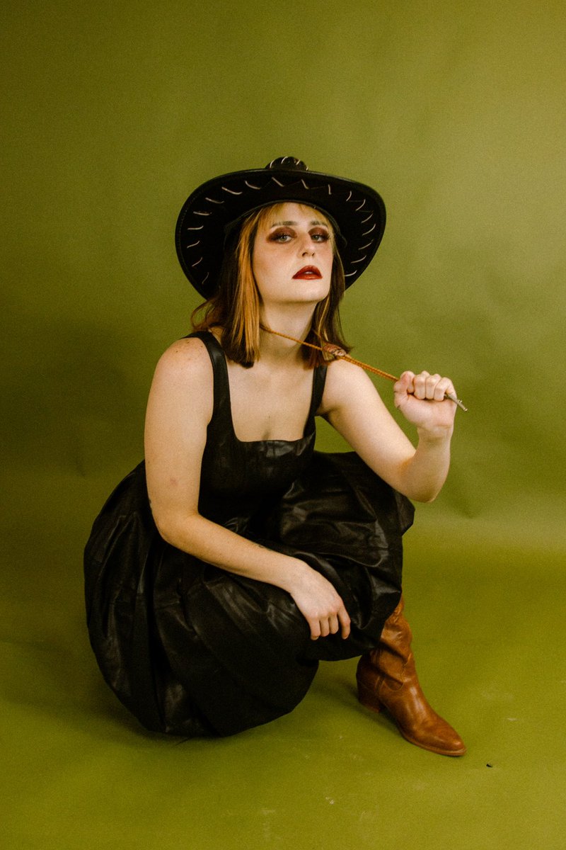 laurks3's tweet photo. To the girlies who create content- I’ll be in Chicago in January and need models! If you create fashion content, spicy content, or just want to have a studio sesh- hmu https://t.co/eEqb9vmpzj