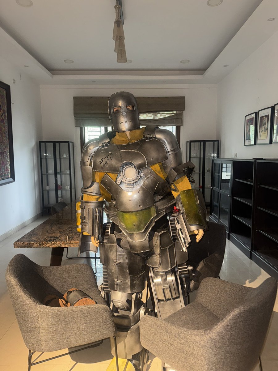 akaaronx's tweet photo. Just walked in to an ironman suit https://t.co/g3oR31qRfX