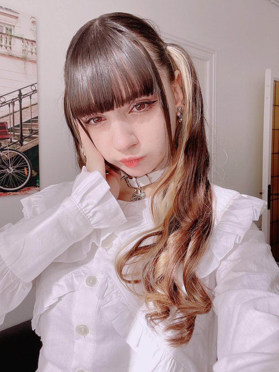 ureeshii_'s tweet photo. Este finde lo he pasado genial en manga bcn 🪽🤍🤍 pude ver a gente bonita y disfrutar cantando una vez más !!! https://t.co/LiEcf9B62a