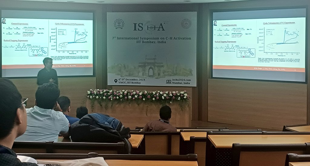 ischa2024's tweet photo. Explore Indolizine C-H bond functionalisation via electrochemistry⚡as Prof. Satpal Singh Badsara (@sattubhu) from BHU gives his insightful session. #ISCHA2024 https://t.co/SlamvPOrsL