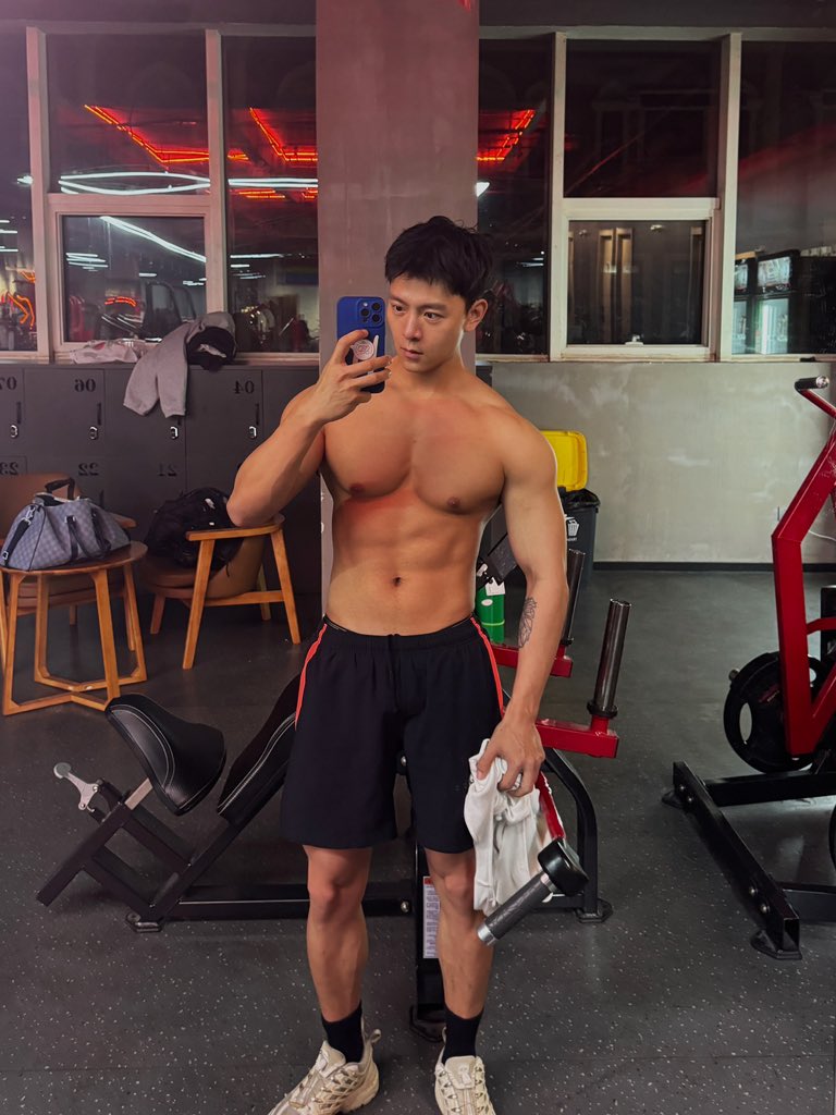 报告，最近有在努力健身💪