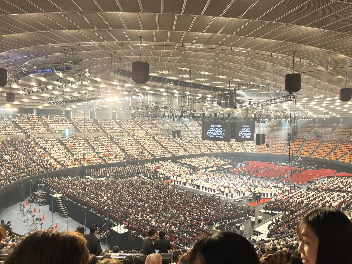 MisAchtt's tweet photo. 【サントリー1万人の第九】

お母さんに誘われ、東京でレッスンを受講し…
大阪城ホールに親子で初めて参加し、歌ってきました🥰❤️

12月スタートにピッタリな【BIG LOVE】で素晴らしい経験になりました🎵✨

久しぶりにドイツ語のクラシックを歌いました😌💓

#サントリー1万人の第九
#大阪城ホール https://t.co/T1xm2F7xhZ