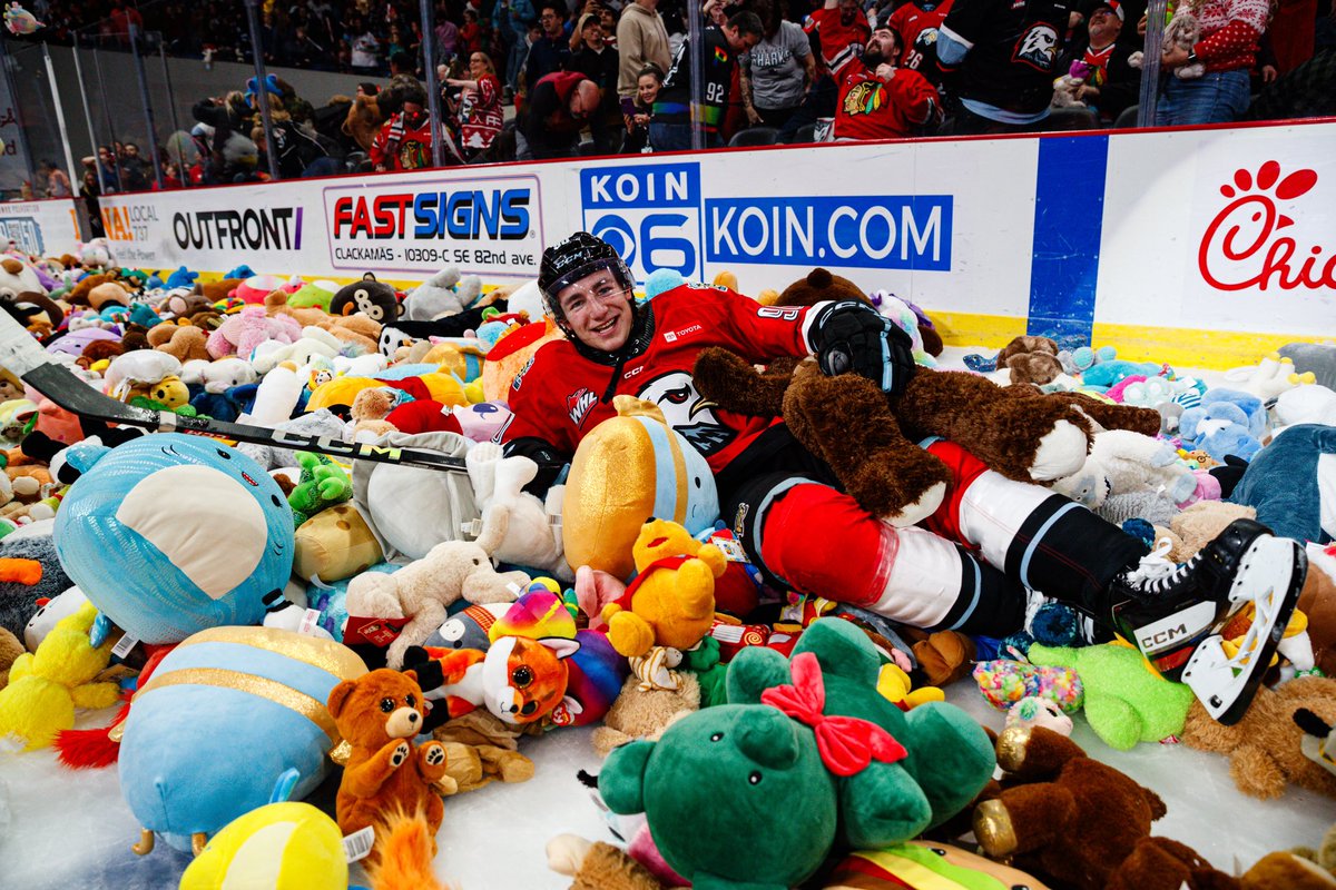 pdxwinterhawks's tweet photo. A record-breaking night at the VMC 😍

Thank you Hawks fans for helping bring back the Teddy Bear Toss in style! https://t.co/XdWpzmROWd