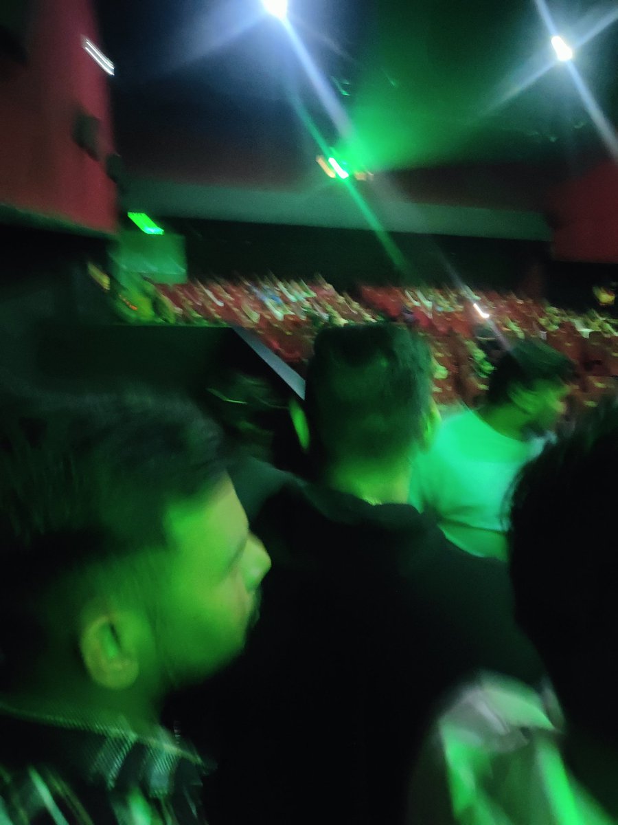 ratan_dixit_'s tweet photo. What is this behaviour @_PVRCinemas Ujjain!.. Screen is Red! Show is not On-time! #Pushpa2 https://t.co/H4mzjYK237