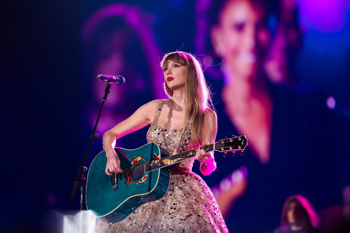 taylorswiftbr's tweet photo. ADEUS, ERA SPEAK NOW! 💜

#VancouverTSTheErasTour https://t.co/CH4OM5gBZo