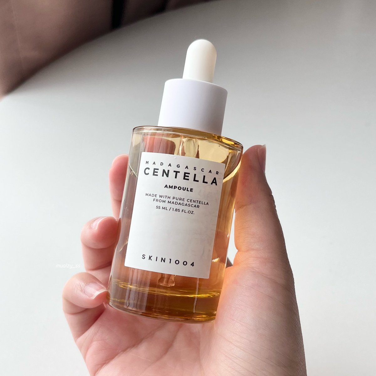 แอมพูล CENTELLA ขวดนี้คือสิ่งกันตาย! ใครมีปัญหาผิวหน้าอ่อนแอ แพ้ง่าย ต้องขวดนี้เยย ทาแล้วผิวชุ่มชื้นแต่ไม่เหนียวเหนอะผิว นี่ใช้ลงเป็นขวดแรกหลังเช็ดโทนเนอร์เลย เทียบให้ดูผิวหลังใช้ 7 วัน คือรูขุมขนเล็กลง ผิวที่มันทีรอยแดงคือจางไวโพด หน้าแข็งแรงขึ้น ขวด 2 ต้องมาแล้ว! #Skin1004OriginalThailand #SKIN1004  #แอมพูลนางฟ้า #Centella