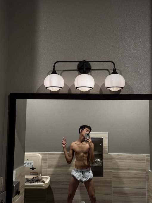 Watch OnlyVani 🪩's leaked NSFW photo on TwXstars