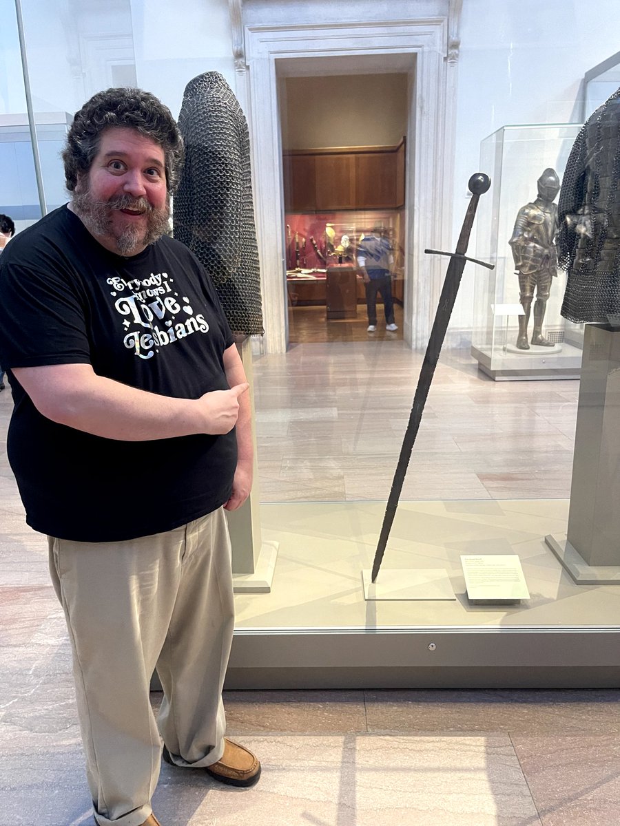 daveseviltwin's tweet photo. I found my D&amp;D character's sword at the Met! #merchicality https://t.co/zirXCiIjkr