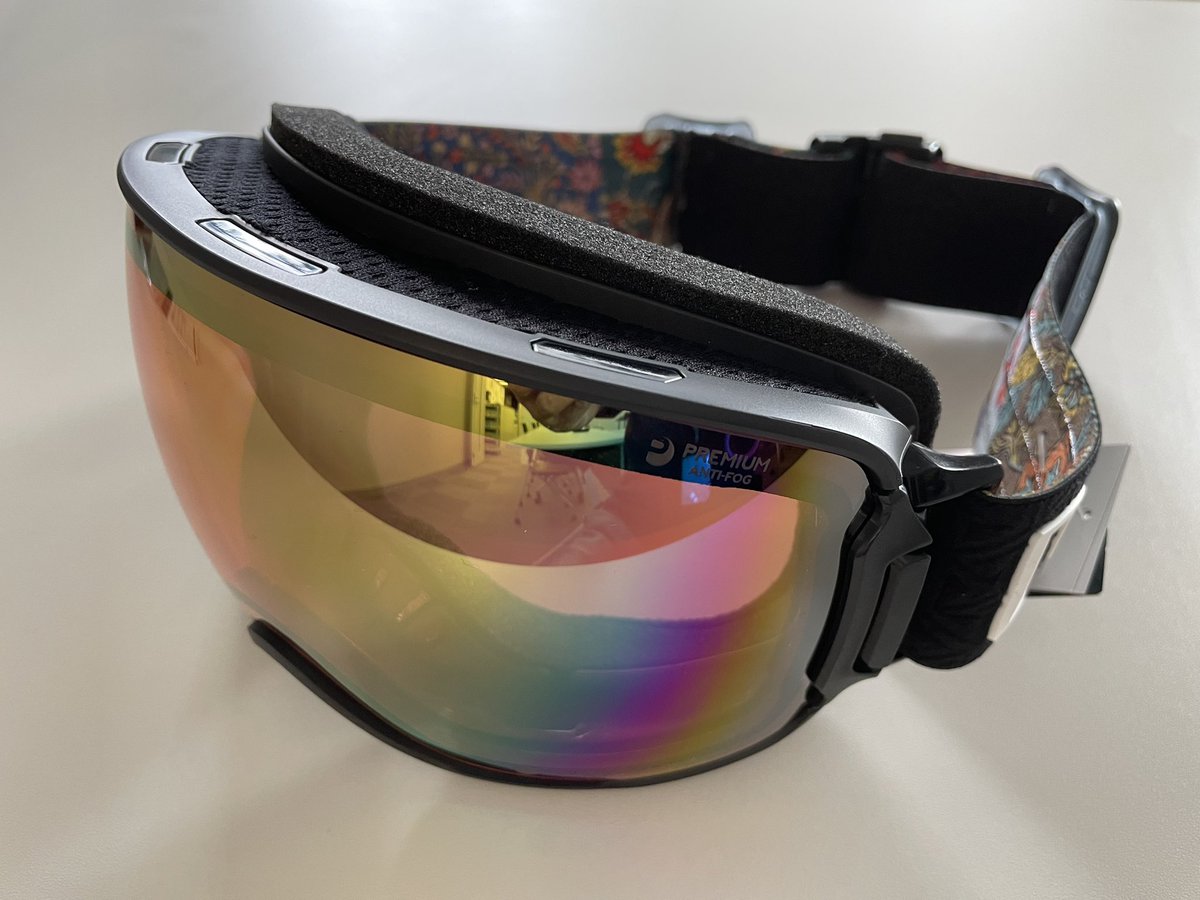 DiceGoggles's tweet photo. クリスマスプレゼント🎁

今年も感謝を込めて
BANKを1名様にプレゼント！

レンズ、偏光ピンク/ピンクミラー
フレーム、MBK

応募方法
①＠DiceGoggles をフォロー
②この投稿を引用リツイート

締切：12/15（日）

後日
当選者にはDMでお知らせします

#DICEゴーグル 
#信頼の淡路島品質 https://t.co/9CPv2LaiIe