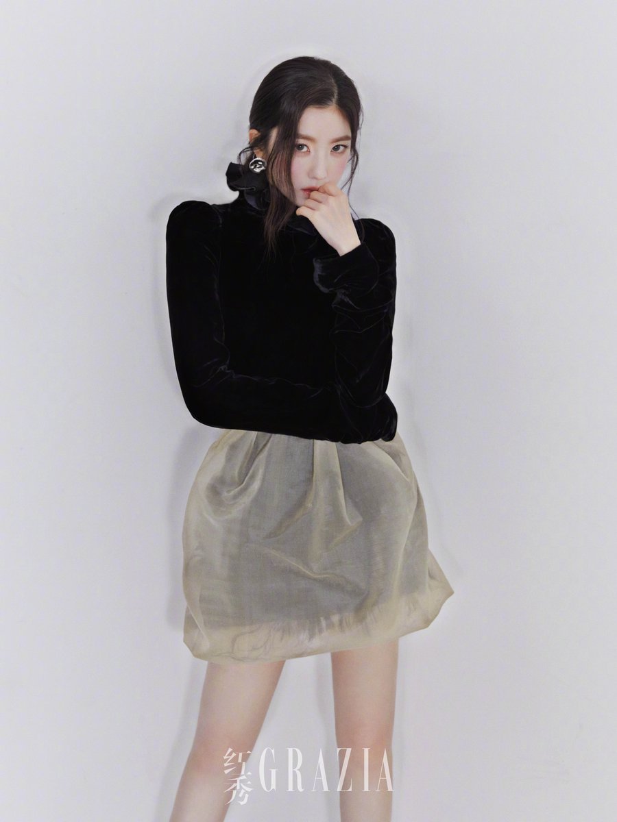 RVsmtown's tweet photo. 𝗚𝗥𝗔𝗭𝗜𝗔 𝘅 𝗜𝗥𝗘𝗡𝗘

#아이린 #IRENE
#레드벨벳 #RedVelvet
#红秀GRAZIA https://t.co/93li3q2lrI