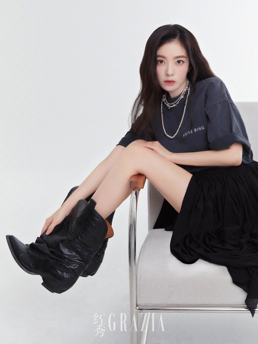 RVsmtown's tweet photo. 𝗚𝗥𝗔𝗭𝗜𝗔 𝘅 𝗜𝗥𝗘𝗡𝗘

#아이린 #IRENE
#레드벨벳 #RedVelvet
#红秀GRAZIA https://t.co/PtxiDayXSS