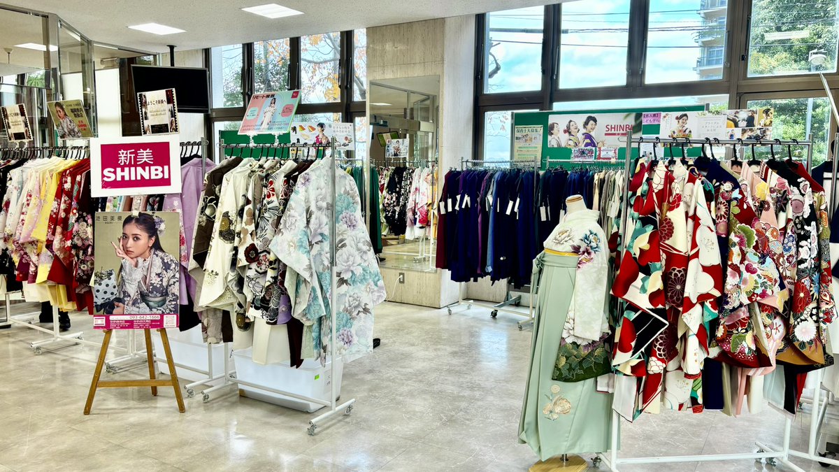 JunshinMcs's tweet photo. 👘お知らせ👘

短大棟𝟏𝐅レストラン前でレンタル袴の展示会を
12/9・10 11時~16時で開催中！

この機会にぜひお立ち寄り下さい😊

#純真短期大学
#純真学園大学 https://t.co/L8qXCfRYx7
