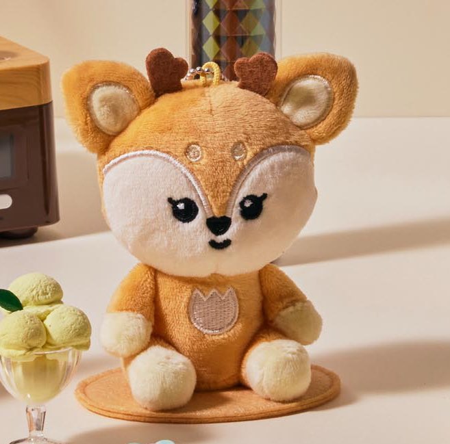 shuasumi plush keyring, coin purse (?), lightstick cover, and pc