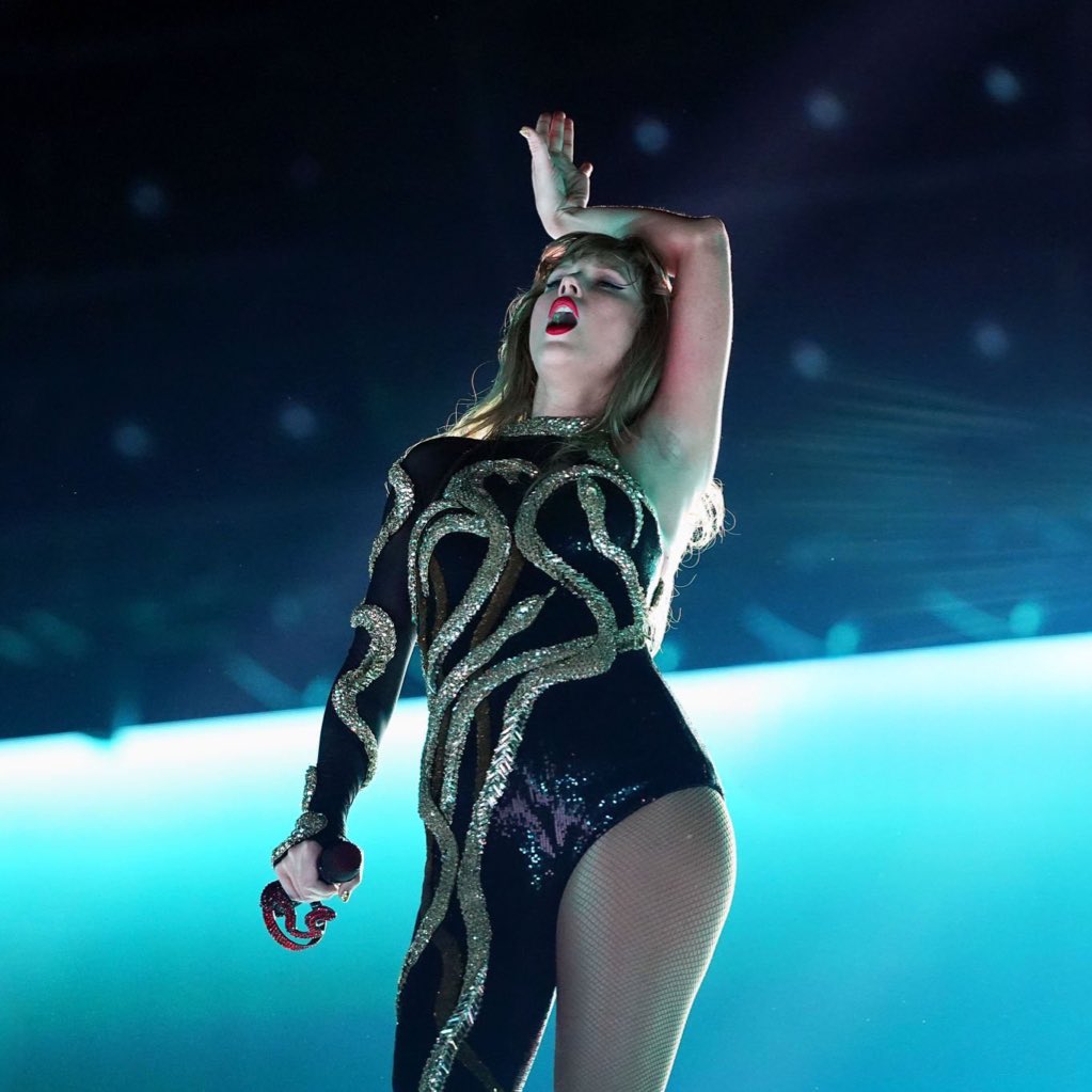 tswifterastour's tweet photo. 🚨| Taylor Swift has officially concluded the 'reputation' era for the final time on 'The Eras Tour' #VancouverTSTheErasTour https://t.co/H2L2gKnQgL
