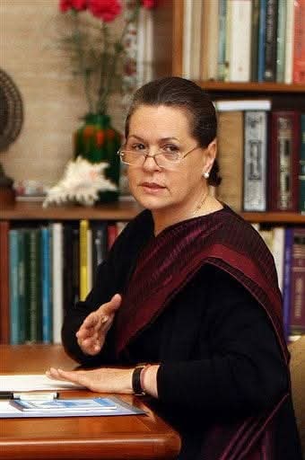 Richard_mkm's tweet photo. Wishing a very Happy Birthday to our Respected and Motherly Figure Smt. Sonia Gandhi Madame. May God always bless you Good health and happiness #SoniaGandhI #HappyBirthdaySoniaGandhiJi 
#Mother
#mãe
#Walida
#Amma https://t.co/gUgWAf94Iz
