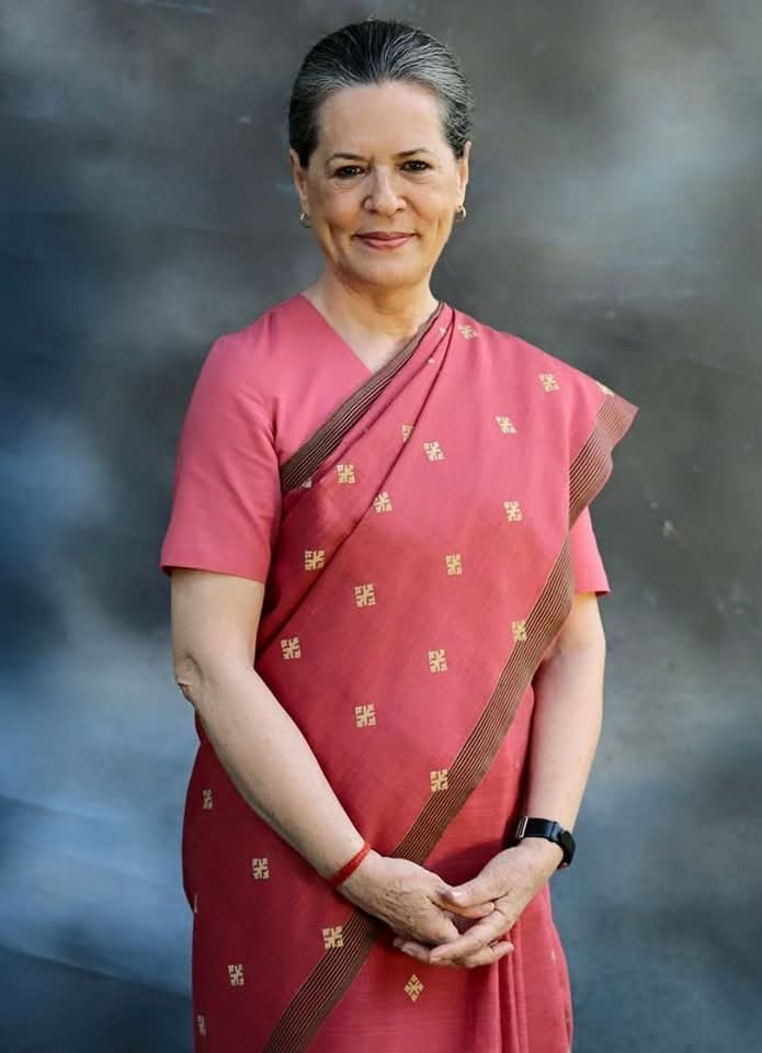 Richard_mkm's tweet photo. Wishing a very Happy Birthday to our Respected and Motherly Figure Smt. Sonia Gandhi Madame. May God always bless you Good health and happiness #SoniaGandhI #HappyBirthdaySoniaGandhiJi 
#Mother
#mãe
#Walida
#Amma https://t.co/gUgWAf94Iz