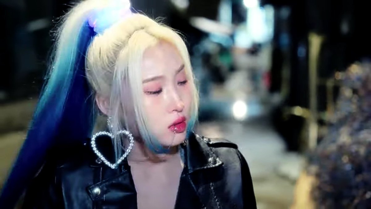 rql0vely_zip's tweet photo. This #HYUNJUNG 💙✨
#RollingQuartz #REBOLD https://t.co/sj3P6Psb5l