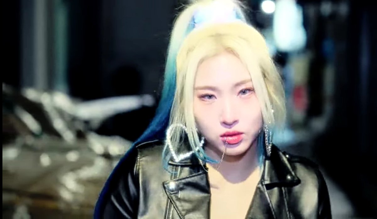 rql0vely_zip's tweet photo. This #HYUNJUNG 💙✨
#RollingQuartz #REBOLD https://t.co/sj3P6Psb5l