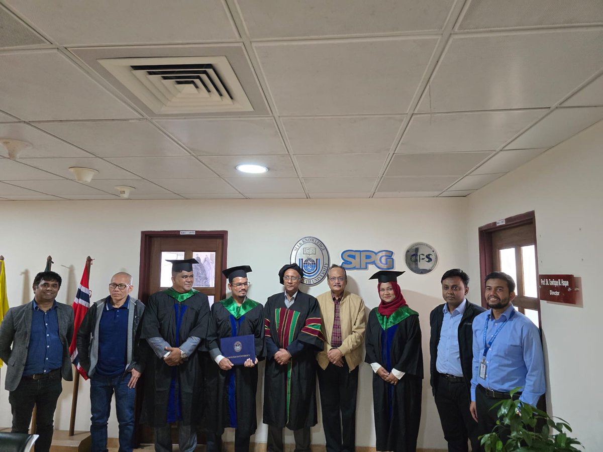 SIPG_NSU's tweet photo. Some special moments for our MPPG &amp; EMPG graduates as they attended the NSU's 25th Convocation and certificate awarding ceremony. We wish him the best for their future endeavors.

#NSUconvocation #25thconvocation #convocation2024  #sipg #nsu #mppg #empg https://t.co/u7Jp9A7a4J