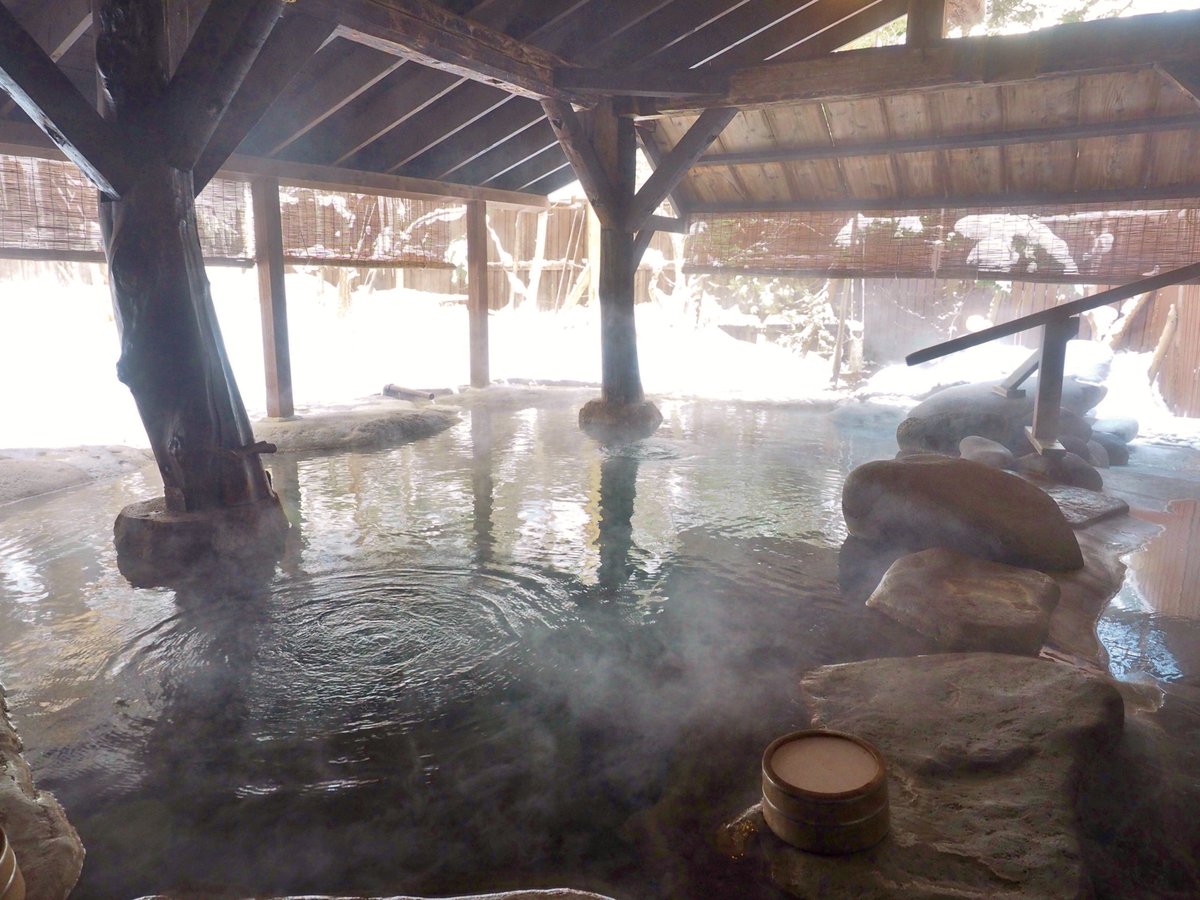 LocalMofa's tweet photo. Located in #Sapporo , the largest city in #Hokkaido, #Jozankei is a hot spring resort in a valley rich in nature. ♨️The hot springs, especially in winter, are exceptional!
#北海道 最大の都市 #札幌市 にある #定山渓は、⛰️自然豊かな渓谷の湯どころ です。
特に冬の温泉♨️は格別! https://t.co/yANzM4N5QQ