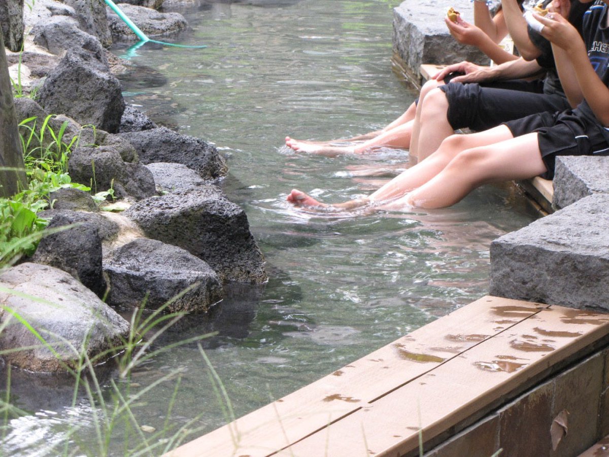 LocalMofa's tweet photo. Located in #Sapporo , the largest city in #Hokkaido, #Jozankei is a hot spring resort in a valley rich in nature. ♨️The hot springs, especially in winter, are exceptional!
#北海道 最大の都市 #札幌市 にある #定山渓は、⛰️自然豊かな渓谷の湯どころ です。
特に冬の温泉♨️は格別! https://t.co/yANzM4N5QQ