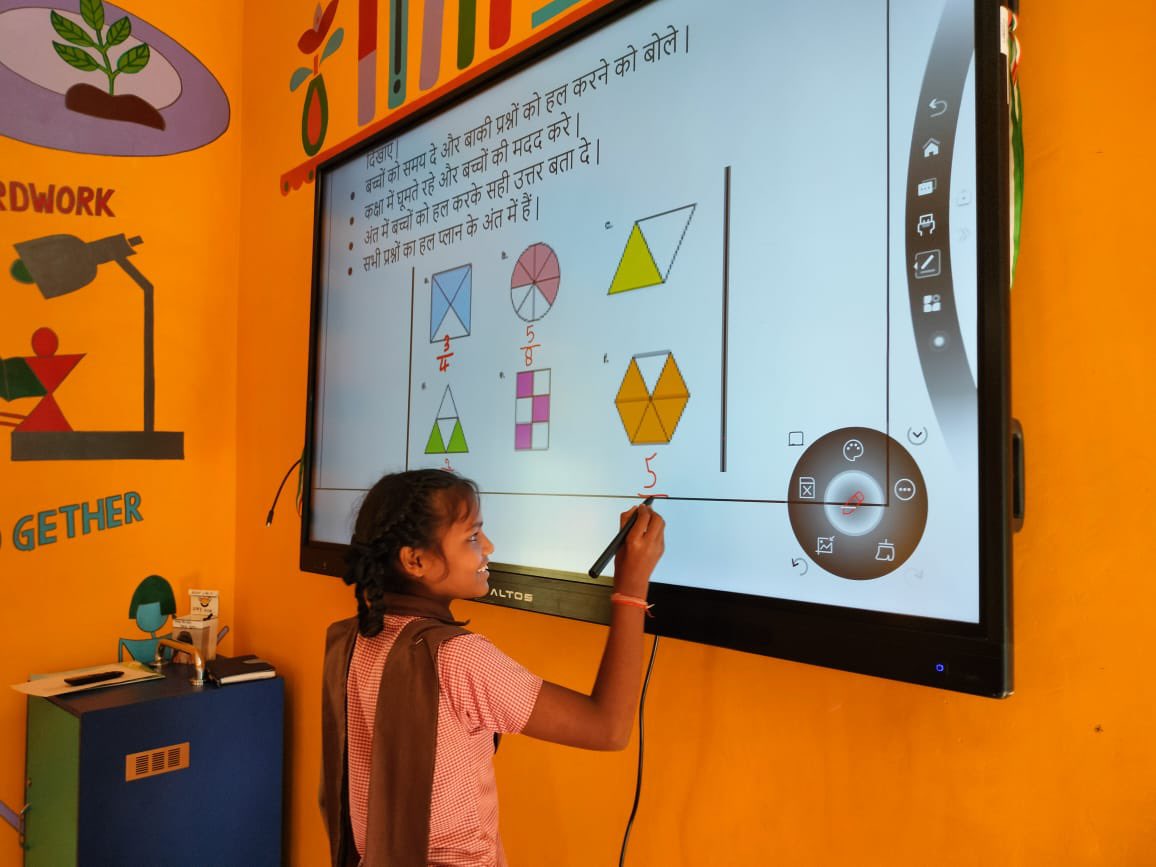 SarthakNGO's tweet photo. #YellowSLATEs bring learning back to its roots, blending values, naitik shiksha, and timeless ethics. With digital tools, Yellow SLATEs empower children to grow stronger in foundational numeracy and communication, making every lesson meaningful.
#UttarPradesh
@basicshiksha_up https://t.co/OezCwaUqQt