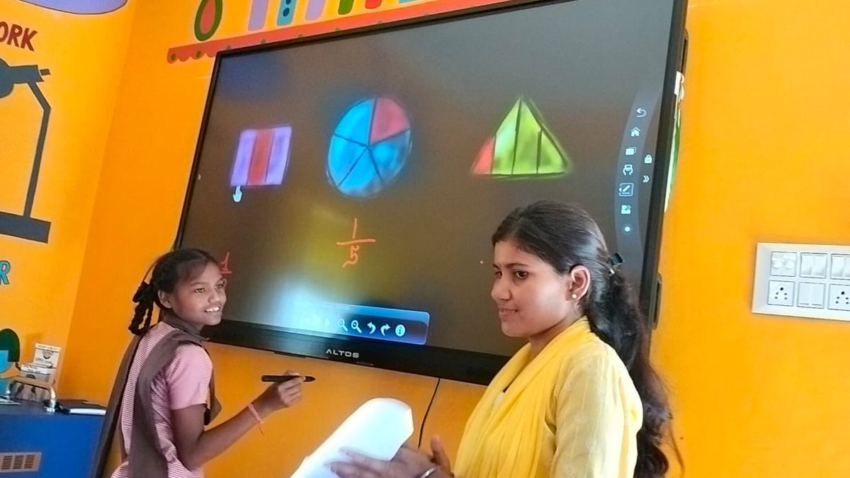 SarthakNGO's tweet photo. #YellowSLATEs bring learning back to its roots, blending values, naitik shiksha, and timeless ethics. With digital tools, Yellow SLATEs empower children to grow stronger in foundational numeracy and communication, making every lesson meaningful.
#UttarPradesh
@basicshiksha_up https://t.co/OezCwaUqQt