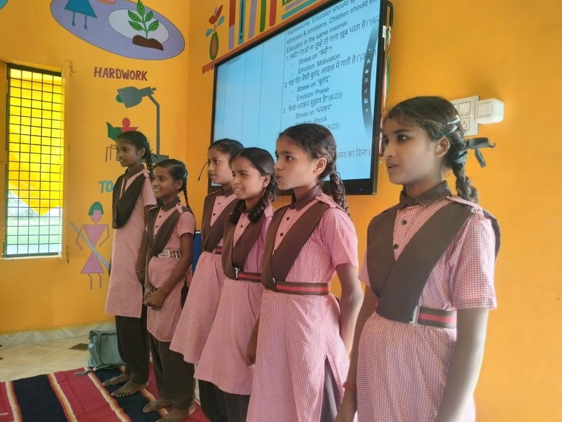 SarthakNGO's tweet photo. #YellowSLATEs bring learning back to its roots, blending values, naitik shiksha, and timeless ethics. With digital tools, Yellow SLATEs empower children to grow stronger in foundational numeracy and communication, making every lesson meaningful.
#UttarPradesh
@basicshiksha_up https://t.co/OezCwaUqQt