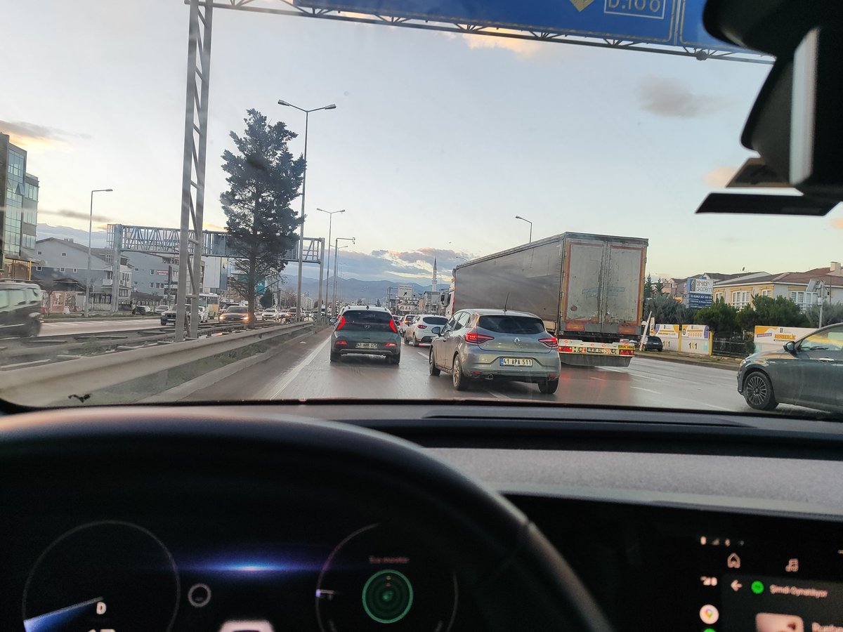 Paramparça Aşklar ve Sürekli Şerit Değiştiren O. Çocuklari.. 

Aynen size de Günaydın 😘