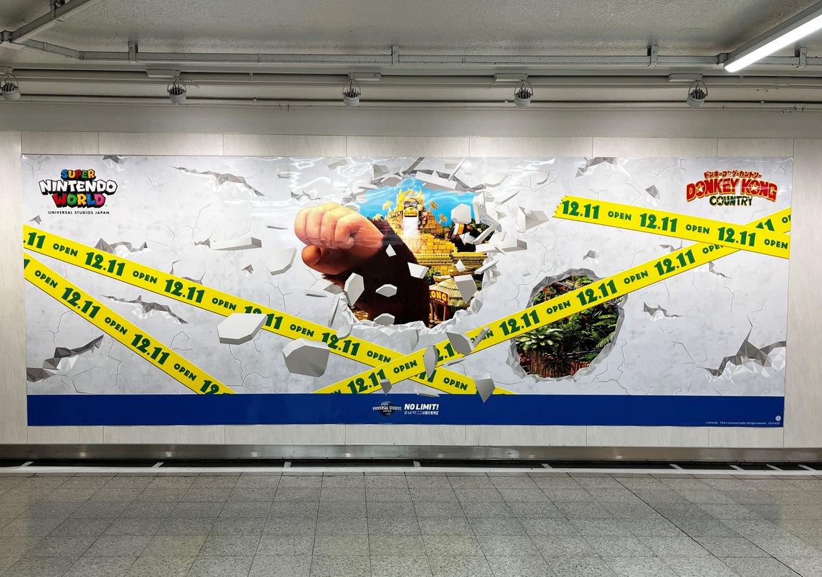 USJ_Official's tweet photo. ＼＼誰のイタズラ…？／／

あれ？こんなところに大きな穴が…
壁の奥には「黄金のしんでん」!?

📢12/11(水)
#ドンキーコング・カントリー 
がいよいよオープン！

東京/名古屋/大阪で掲出中💥

#ドンキーコングがやってきた
#USJ https://t.co/urtgCCsy2I