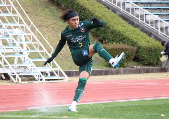 arterivo_info's tweet photo. 📷写真で振り返るKSLアストエンジ杯準々決勝～その３

右サイドで先発フル出場の二木勇樹選手
「僕はこの試合が今シーズン初スタメンでした。約１年ぶりのスタメン出場で…」

👇全文はこちら👇
https://t.co/kodqwKZT6o

#アルテリーヴォ和歌山
#KSLアストエンジ杯
#二木勇樹
#家族やサポーターに感謝 https://t.co/wKwvseRpqR