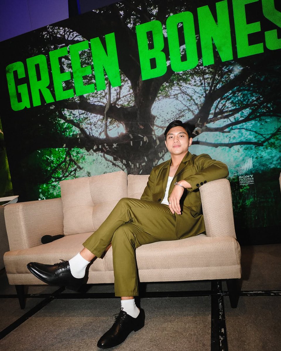gmanetwork's tweet image. Looking oh-so-good in their green outfits for #GreenBonesMediaDay. 🤩💚

Catch these Sparkle stars on #GreenBonesMovie this December 25!

📸: #RoyceCabrera, #SofiaPablo, #PaulineMendoza, &amp;amp; #SiennaStevens | Instagram