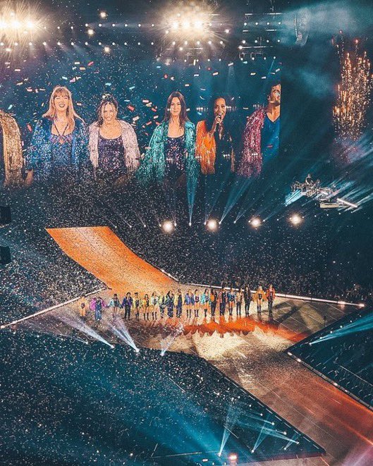 sergioopina_'s tweet photo. Anoche, Taylor Swift concluyó ‘The Eras Tour’, la gira más recaudadora de la historia de la música, con la promesa de que ha sido «el fin de una era, pero el comienzo de un eón». https://t.co/kJ2kG1pp4B