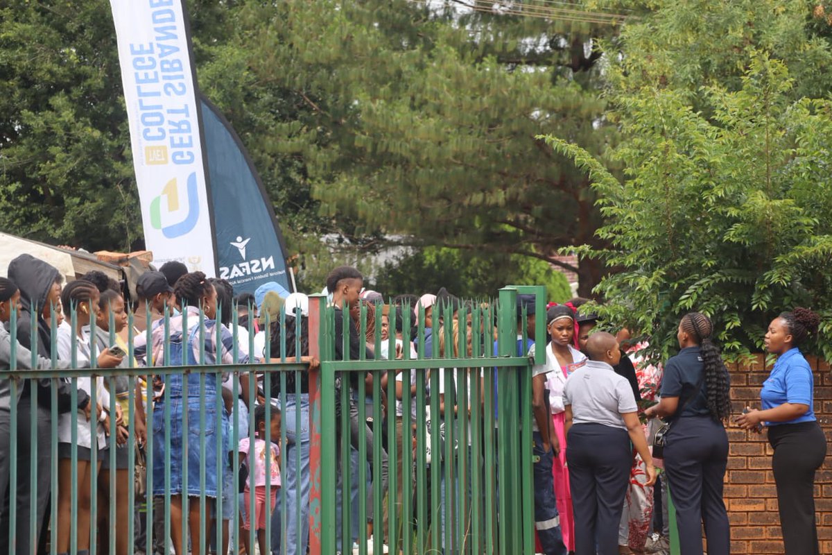 myNSFAS's tweet photo. [IN PICTURES] Situation right now. Applicants have come in their numbers to apply for the @myNSFAS 2025 bursary and loans before closing date, 15 December 2024.
#NSFAS2025Applications #NSFAS025 https://t.co/1gF30IYI2q