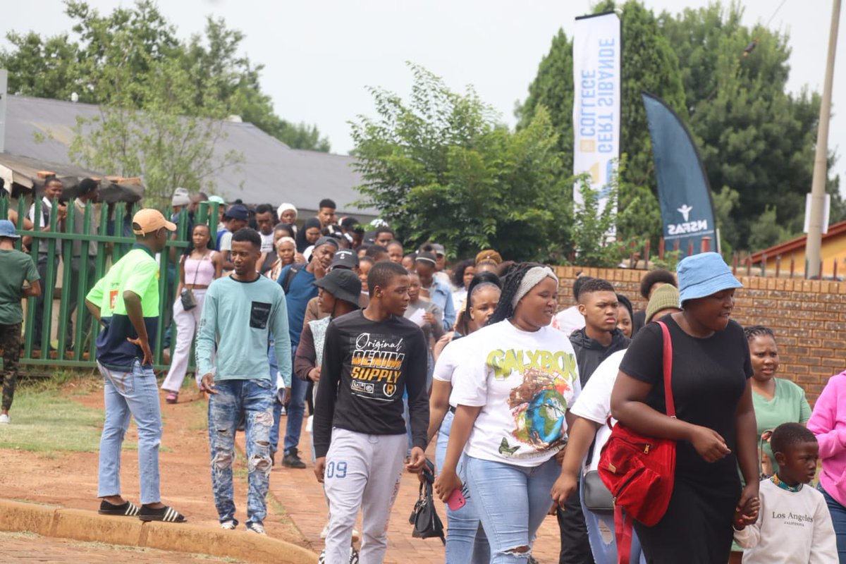 myNSFAS's tweet photo. [IN PICTURES] Situation right now. Applicants have come in their numbers to apply for the @myNSFAS 2025 bursary and loans before closing date, 15 December 2024.
#NSFAS2025Applications #NSFAS025 https://t.co/1gF30IYI2q