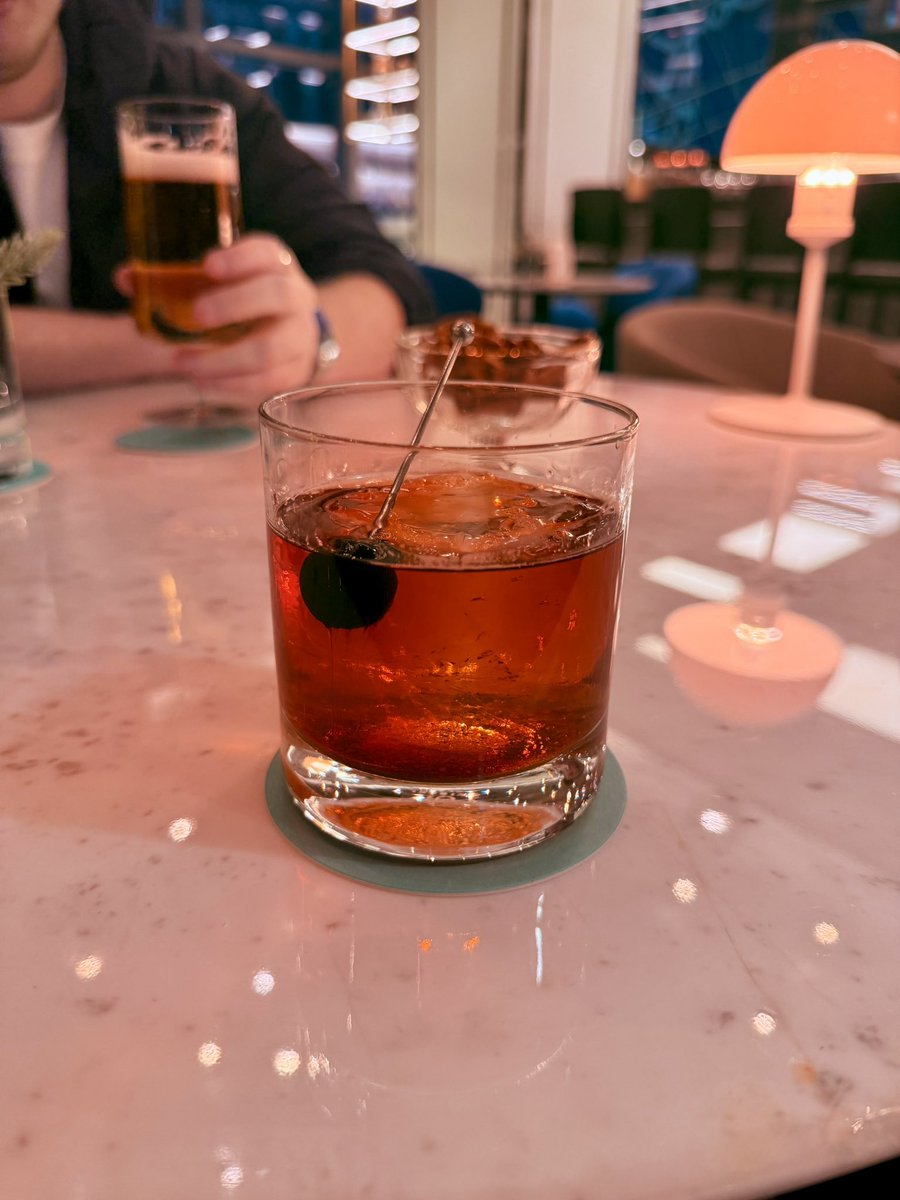 Now in South Korea for a quick pit stop .
Starting it off the old fashioned way..