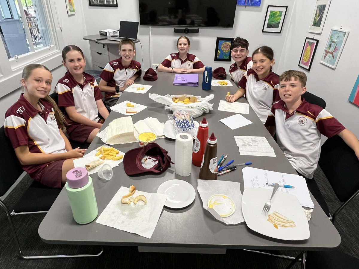 Leaders who lunch. Ready to hand over the batton to the 2025 team! <a href="/caringbah_p/">Caringbah PS</a> <a href="/NSWEducation/">NSW Dept of Education</a> <a href="/PEFOZ/">Public Ed Foundation</a>