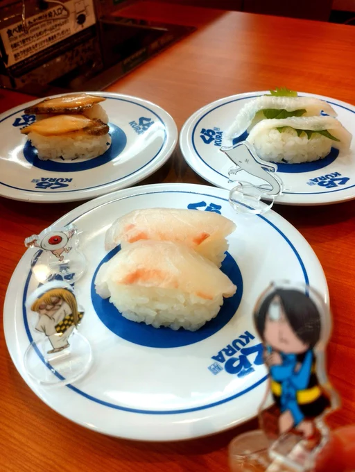 目玉おやじ、めっちゃ喜んでる くら寿司のはも天、イクラ、真鯛、エンガワ、鮭ハラミ、炙りチキン、美味しかったー ソーダアイスも来たときビジュアルと色合いにびっくりしたけど美味しかったゲゲゲ忌の限定アクスタと迷ったけどキーホルダーサイズもよきよき