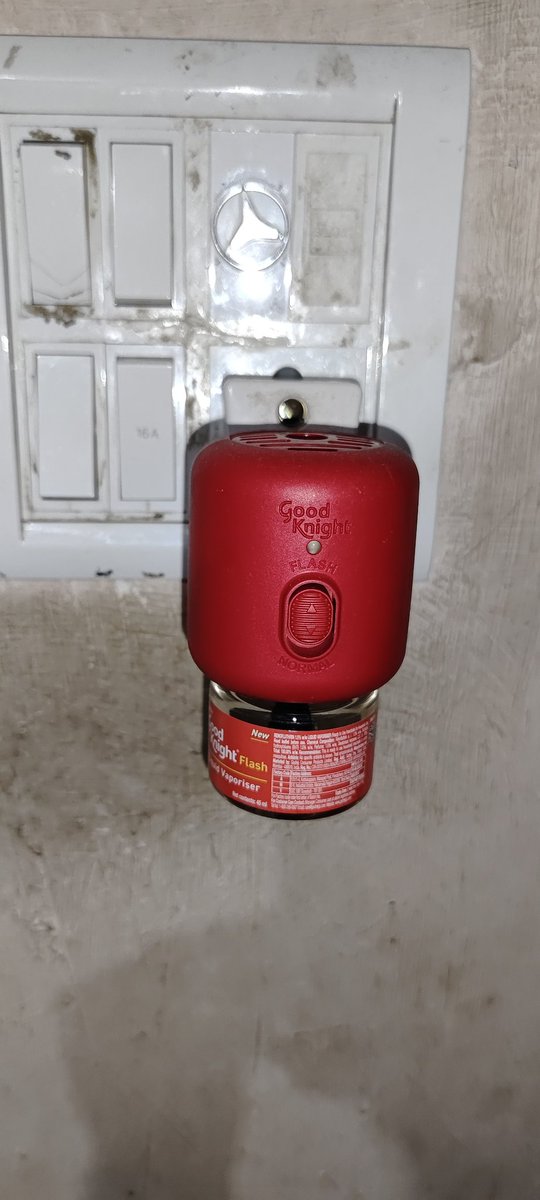 AlphaJagzz70979's tweet photo. @goodknightin @GodrejAppliance @BandBajaateRaho @jagograhakjago I purchased goodnight flash on 1 December it has been stopped working from 7 December. Worst experience, please look into this and provide replacement for the product. https://t.co/g7UHKbDGNx