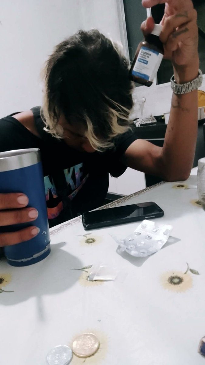 MatheusBataier2's tweet photo. Im sipping Lean everyday, you know. These dopes end loneliness, I feel so good. #dopes #dopers #lean #drugs #cocain #traplife #Trapped #trap https://t.co/YgZ4WuGLLi