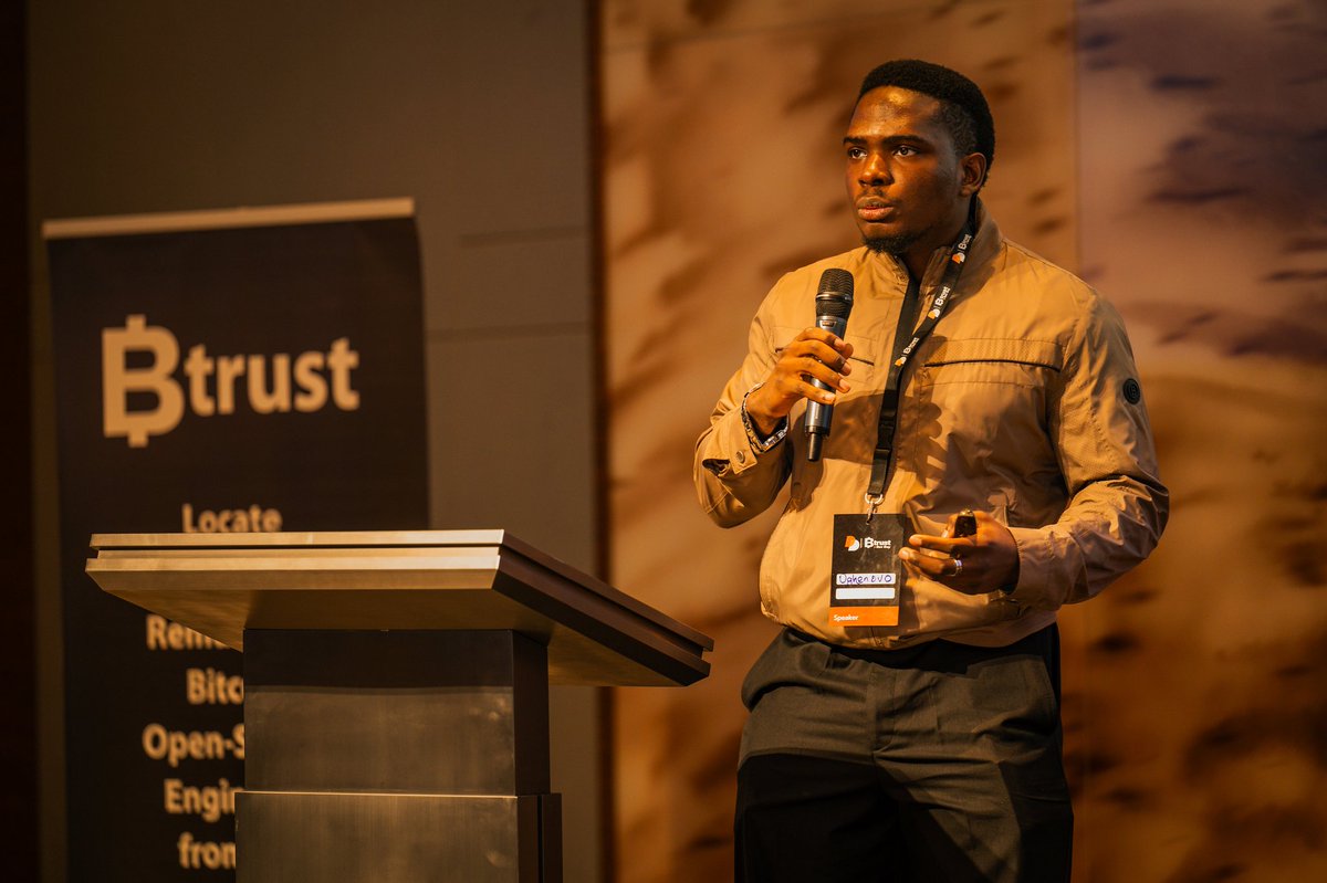 Eunovo9's tweet photo. Had an amazing time speaking about Bitcoin privacy and how Silent Payments improve it at #BtrustDeveloperDay #ABC24. Grateful for the chance to share my work this year! https://t.co/2RNAoo9Mel