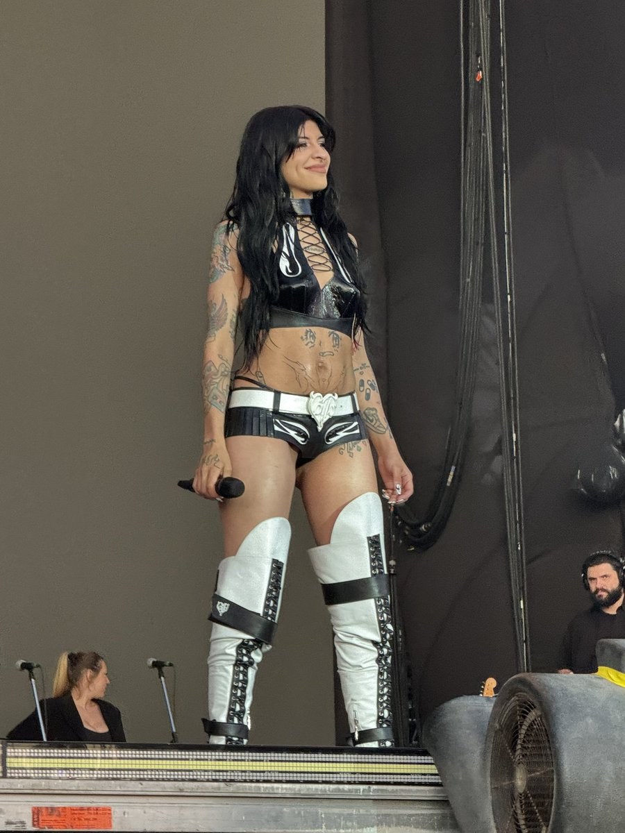 cazzucomunidad's tweet image. 📸 Cazzu en su show en el #BsAsTrap