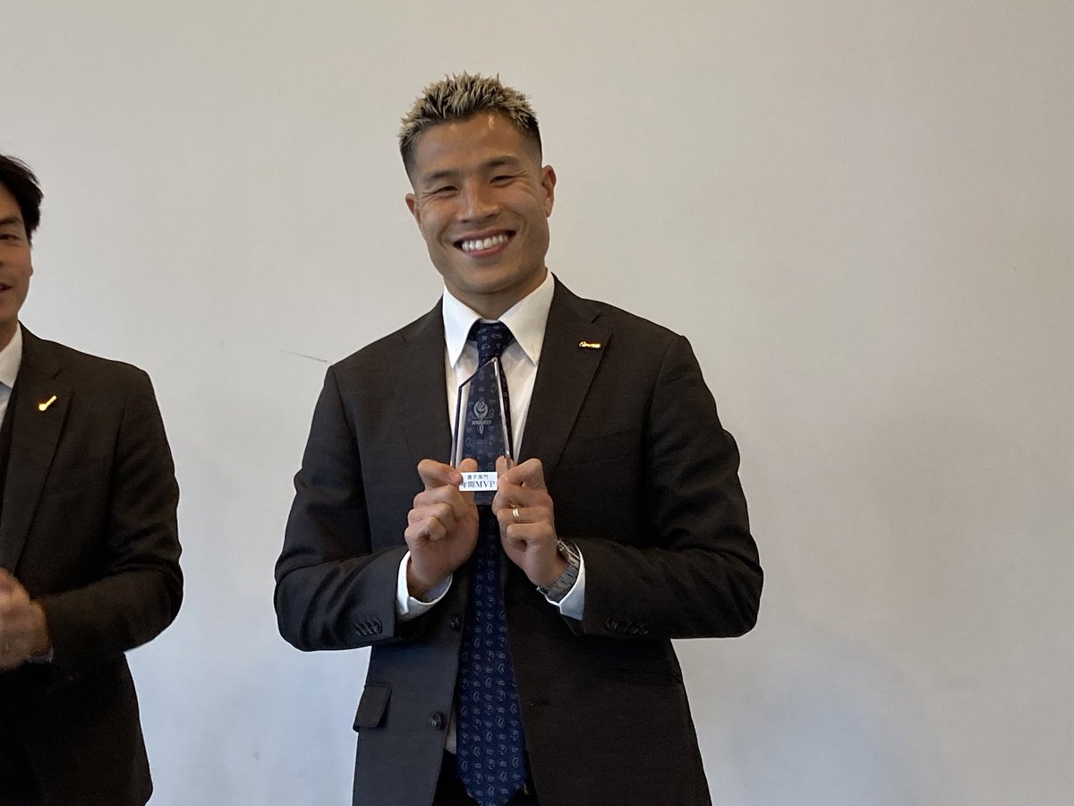 🏆年間MVP🏆

スタッフと選手それぞれの投票により決定した、年間MVPの表彰を行いました👏

スタッフ: #増本浩平 監督
選手: #永井龍 選手

おめでとうございます！

#ギラヴァンツ北九州
#giravanz