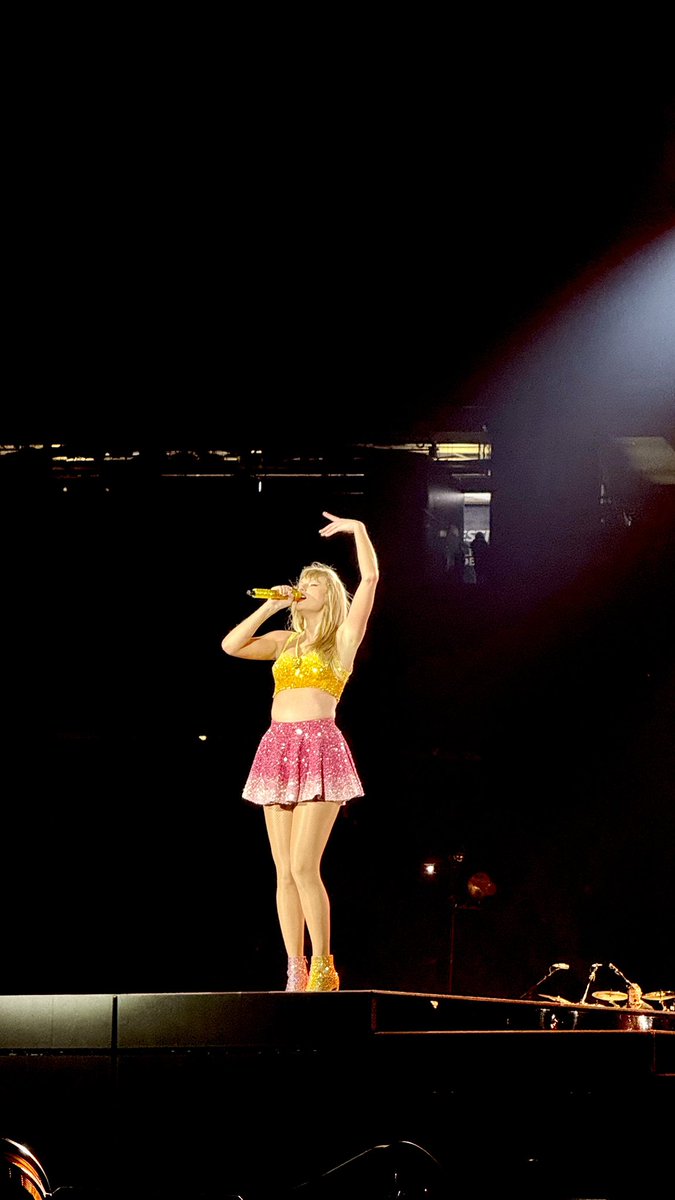 airakyu's tweet photo. Can't believe eras tour is coming to an end!! 😭 ILY @taylorswift13 thank you for making this year one of my favorites ❤️ #SwiftieSince2008 https://t.co/qQo3XkyKBM
