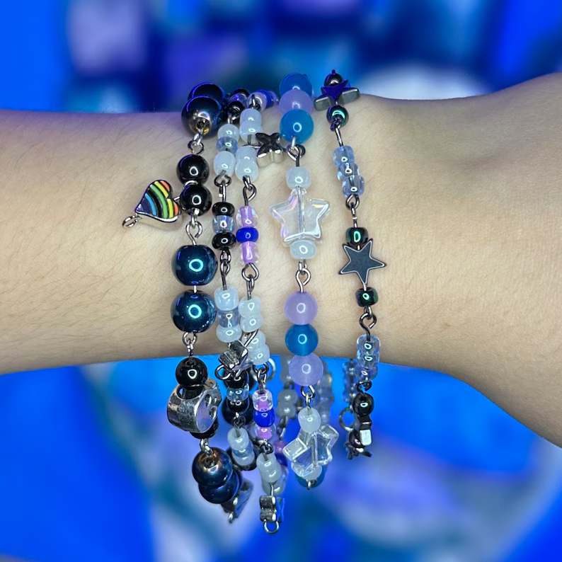 ☆ GIVEAWAY!! ☆

for 1 set of my TIT Tour themed bracelets <3 

- rt + fave this tweet to enter 
- open worldwide 

ends in 1 week, Dec 15