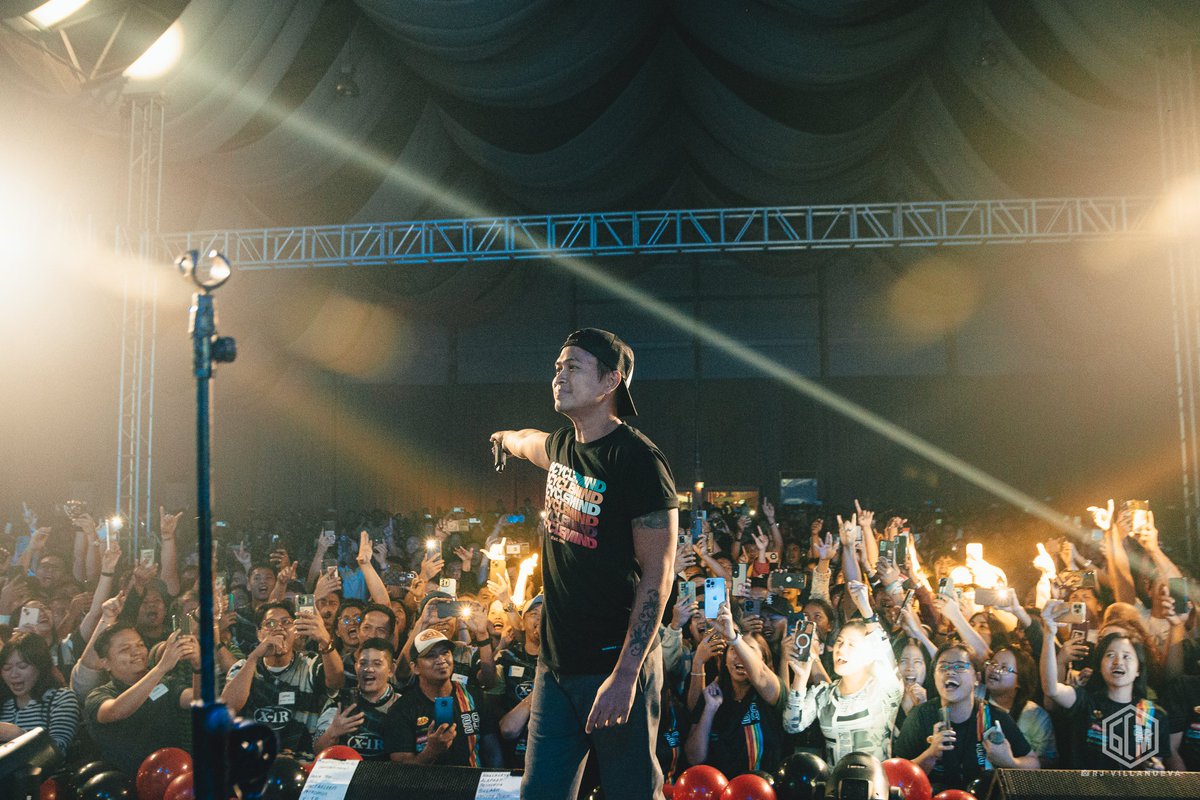 6cyclemind's tweet photo. Last night's Christmas party at Le Pavilion, Pasay City. Thank you for having us 🙏

Thank you Isabel Ole 🎸

Photos by RJ Villanueva 

#6cyclemind #soupstar https://t.co/0DpXdahDL2