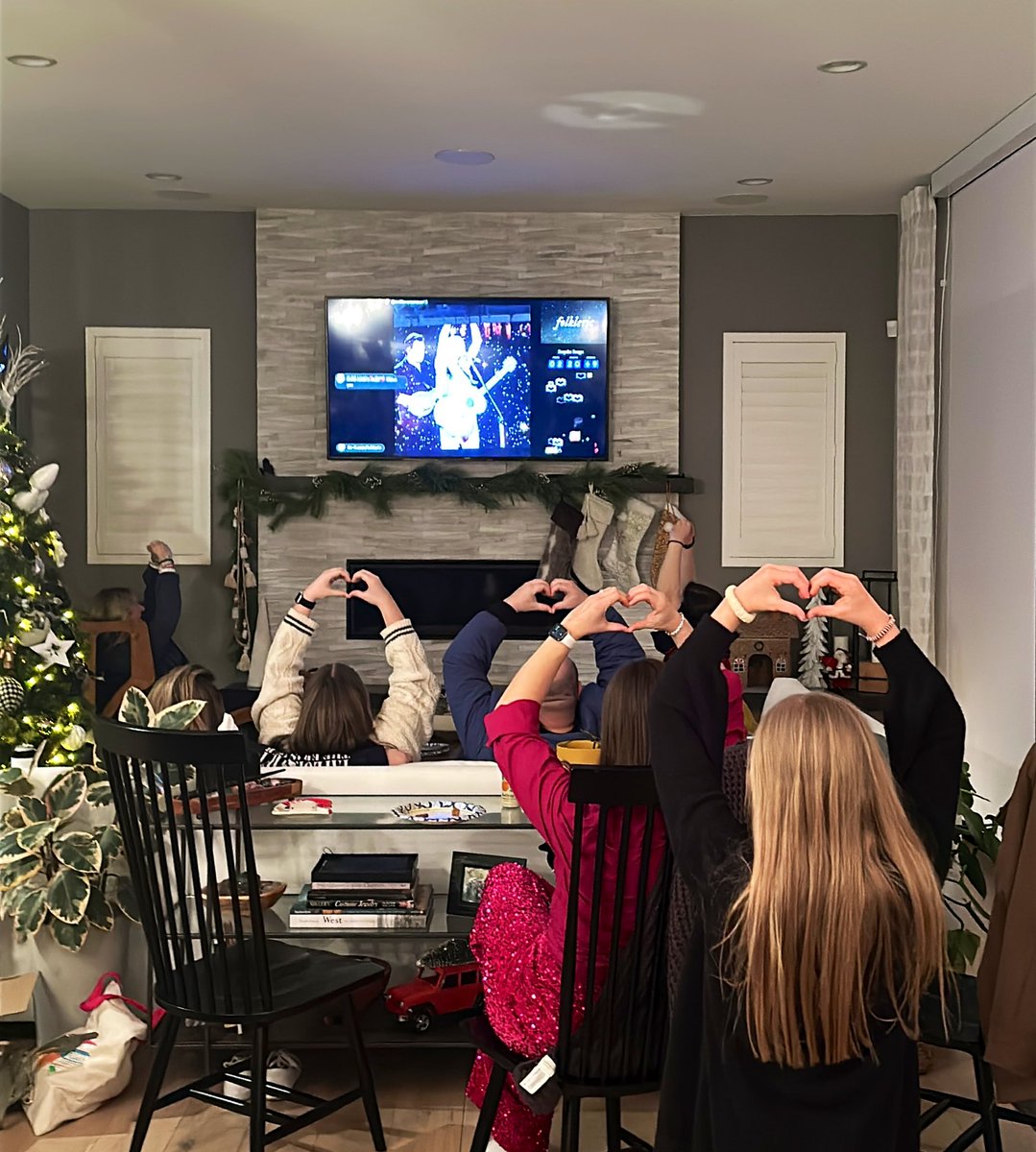 It was rare, I was there…
On a grainy livestream. 🫶 #TSTheErasTour