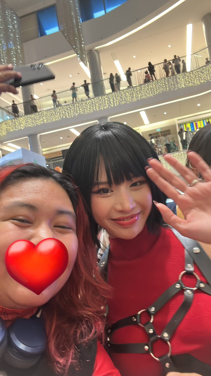 chicksilooog's tweet photo. Hobbycon yesterday! Glad I got the chance to take a pic with you ate @charechii https://t.co/JU3a7R1QIH